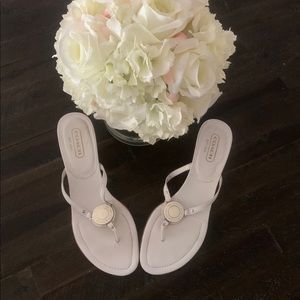 Vintage Coach kitten heel leather white sandals 10